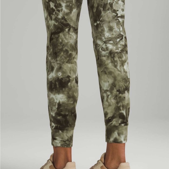 Lululemon High-Rise Jogger - Picture 4 of 8